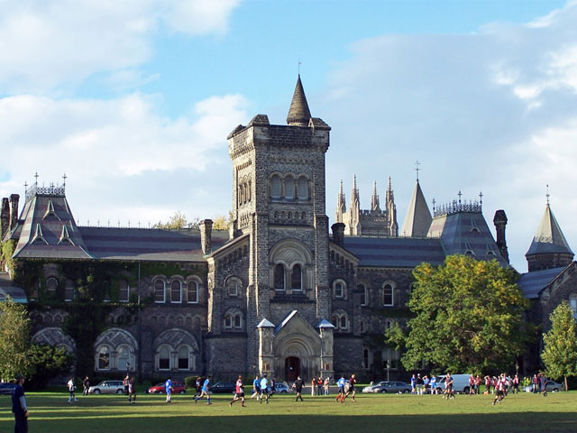 トロント大学