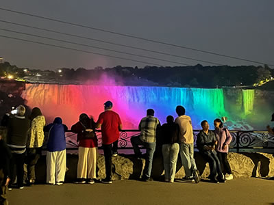 ナイアガラの滝の夜のアメリカ滝