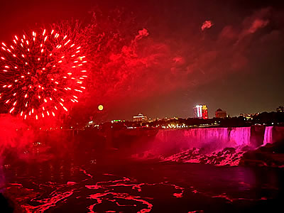 夜のアメリカ滝の花火